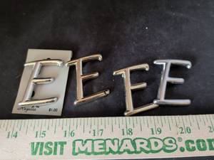 lot 92 image: Negalia Letter E Pin Brooches Set of 5 Silver & Black Tone