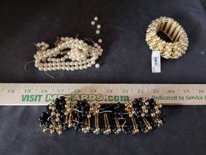 lot 93 image: Faux Pearl and Beaded Jewelry Lot