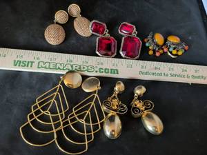 lot 98 image: Mixed Costume Earrings Collection - 5 Pairs