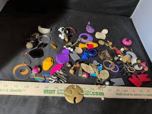 lot 103 image: Large Lot of Colorful Fashion Earrings and Jewelry Pieces