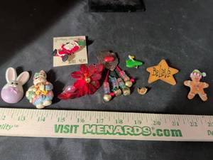 lot 106 image: Holiday and Easter Novelty Pin and Brooch Collection