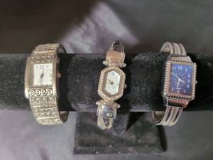 lot 116 image: Set of 3 Silver-Tone Womens Bracelet Watches