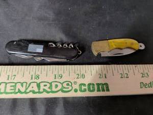 lot 129 image: Survival knife and pocket knife