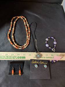 lot 141 image: Mixed Costume Jewelry Lot - Beaded Necklace, Bracelet, Earrings & Cookie Lee Set