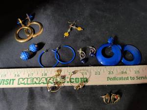 lot 151 image: Mixed Lot of 7 Pairs of Fashion Earrings