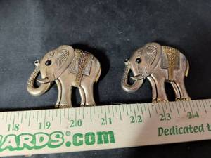 lot 154 image: Gold-Tone Elephant Brooch Pin Set of Two