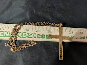 lot 162 image: Gold-Tone Filigree Cross Pendant Necklace
