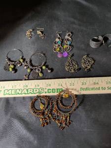 lot 164 image: Lot of 6 Pairs Boho Dangle Earrings