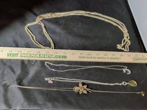 lot 169 image: Mixed Fashion Necklace Lot - 4 Pieces