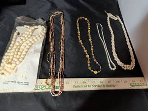 lot 175 image: Assorted costume jewelry necklaces