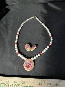 lot 207 image: White Beaded Floral Pendant Necklace and Earring Set