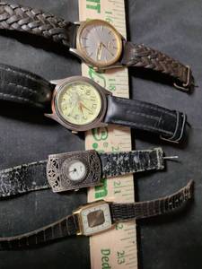 lot 215 image: Lot of 4 Assorted Wristwatches Seiko Quartz and Others