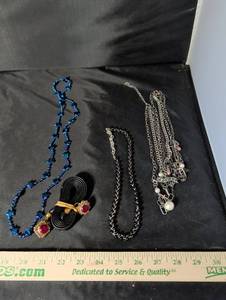 lot 243 image: Mixed Fashion Necklace Lot