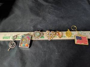 lot 288 image: Mixed Costume Jewelry Lot - Brooches, Pendants and Keychain