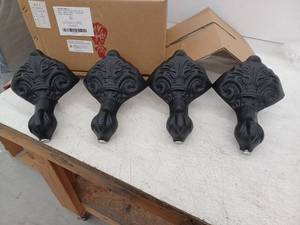 lot 16095 image: Set of 4 Balck Cast Iron Feet For Bath Tub