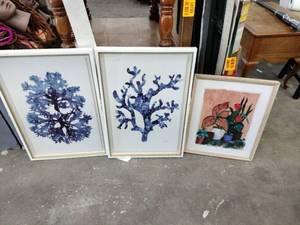 lot 60789 image: Set of 3 Floral Wall Art Prints