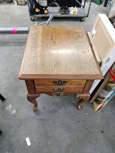 lot 60790 image: antique-style oak side table