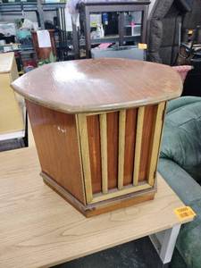 lot 60810 image: vintage hexagon-shaped wooden end table