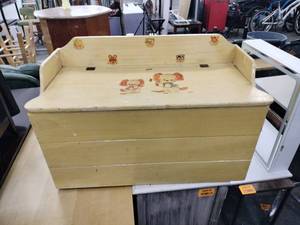 lot 60820 image: Vintage Wooden Toy Trunk