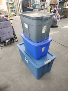 lot 60838 image: Set of 3 Plastic Storage Totes