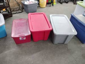 lot 60840 image: Set of 3 Plastic Storage Totes