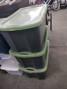 lot 60841 image: Set of 3 Plastic Storage Totes