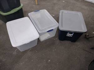 lot 60842 image: Set of 3 Plastic Storage Totes