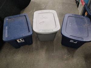 lot 60844 image: Set of 3 Plastic Storage Totes
