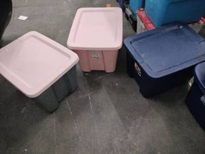 lot 60845 image: Set of 3 Plastic Storage Totes