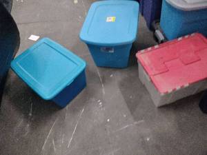 lot 60846 image: Set of 3 Plastic Storage Totes