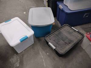 lot 60847 image: Set of 3 Plastic Storage Totes