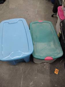 lot 60848 image: Set of 3 Plastic Storage Totes