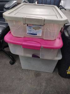 lot 60851 image: Set of 3 Plastic Storage Totes