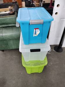 lot 60874 image: Set of 3 Plastic Storage Totes