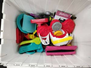 lot 60879 image: Box of Miscellaneous Toys