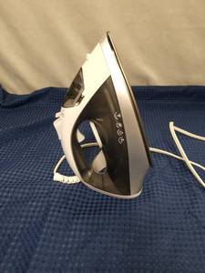 lot 2321 image: Sunbeam Steam Iron Model 32610003 Tested