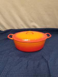 lot 2323 image: Descoware Belgium Enamel Cast Iron Oval Dutch Oven with Lid