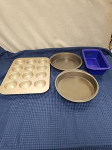 lot 2325 image: 4-Piece Bakeware Set - Muffin Pan, Round Cake Pans &  Loaf Pan