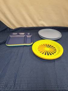 lot 2330 image: Plastic Plate and Divided Tray Set