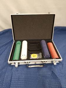 lot 2332 image: Poker Chip Set in Aluminum Carrying Case