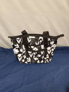 lot 2343 image: Fit  Fresh Insulated Lunch Tote Bag - Black & White Floral