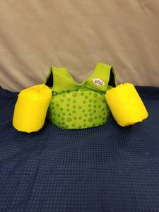lot 2346 image: Kids Swim Floatie Arm Band Life Vest