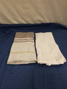 lot 2354 image: Studio 3B 100% Cotton Kitchen Towels Set of 2