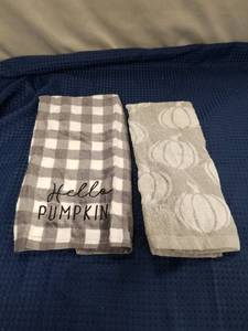 lot 2355 image: Fall Pumpkin Kitchen Towel Set of 2