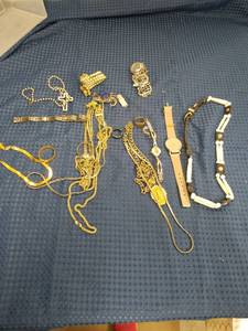 lot 2367 image: Mixed Costume Jewelry and Watches Lot