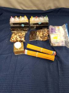 lot 2372 image: Arts and Crafts Supply Lot - Tie Dye Kits, Wood Beads, Glitter, Pencils and More