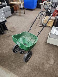 lot 2392 image: Scotts Turf Builder EdgeGuard Mini Broadcast Spreader