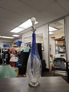 lot 2393 image: Blue and White Art Glass Table Lamp