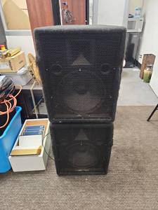 lot 2397 image: SoundTech S-12 PA Speaker Cabinet Stack