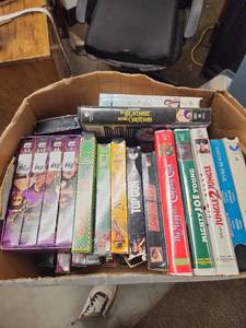 lot 2400 image: Large Lot of Assorted VHS Tapes